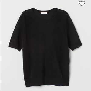 Short sleeve sweater blouse in black
